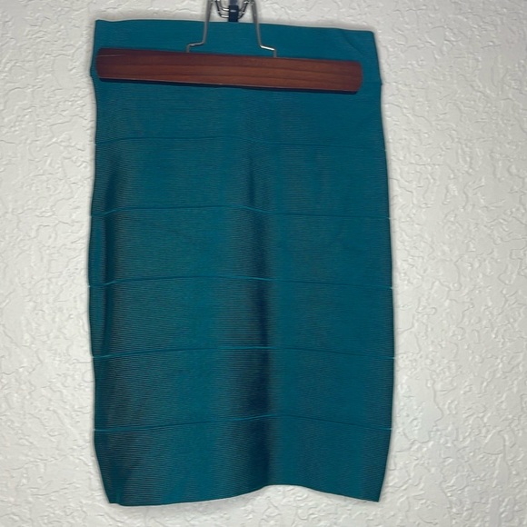 Bebe bodycon bandage skirt in turquoise color size xs - Picture 3 of 4